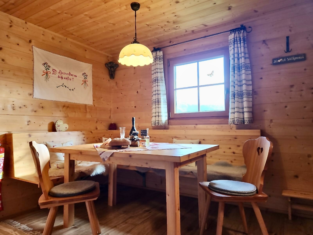 Angerle H�tte M�lltal ... Willkommen in der guten Stube mit Eckbank