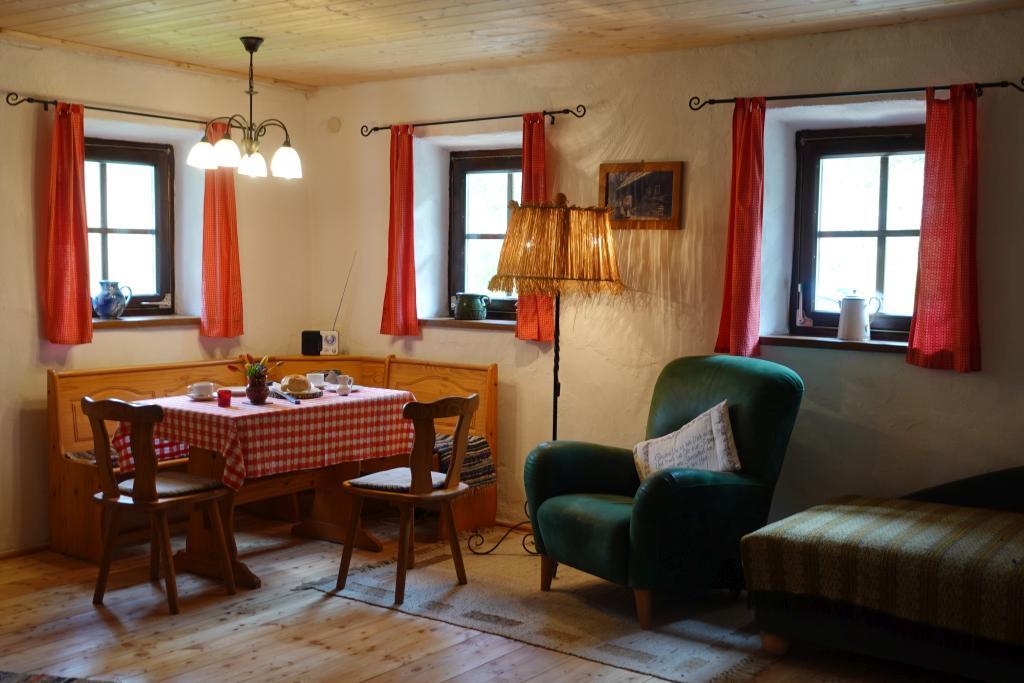 Fiedlerstal Hütte im Wienerwald ... die gute Stube