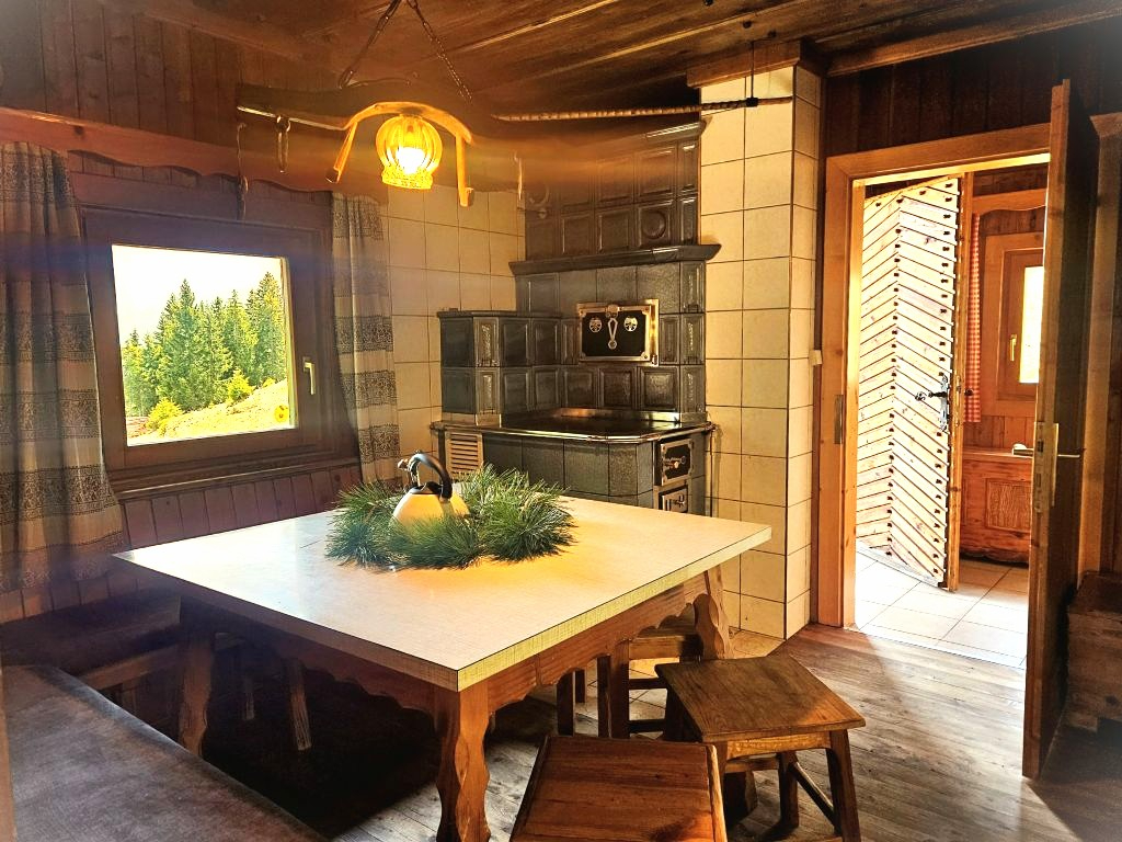Alpl H�tte in den Nockbergen ... hereinspaziert in die gute Stube