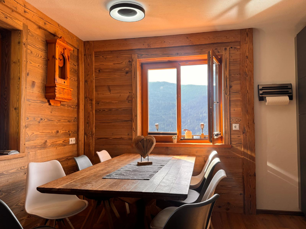 Wind Buam Htte in St. Georgen ... der groe Tisch in der Kche