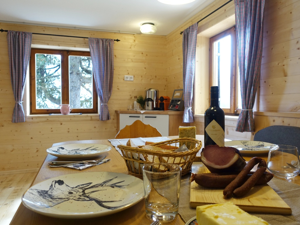 Almrosenh�tte auf der Sagalm ... herein in die gute Stube