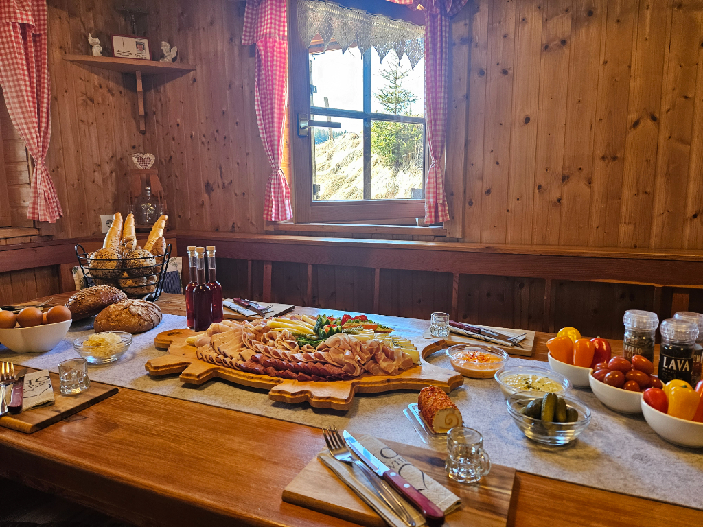 Schmecksippl H�tte W�lzer Tauern ... f�r leckere Jaus�n ist die Steiermark bekannt